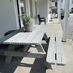 Bright & Spacious By The Sea, Free Parking, 10min To Airport, 12min To Alesund *