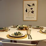 Bright & Spacious By The Sea, Free Parking, 10min To Airport, 12min To Alesund * Ytterland
