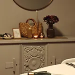 Bright & Spacious By The Sea, Free Parking, 10min To Airport, 12min To Alesund Apartment Ytterland
