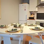 Bright & Spacious By The Sea, Free Parking, 10min To Airport, 12min To Alesund * Ytterland