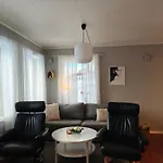 Apartment Bright & Spacious By The Sea, Free Parking, 10min To Airport, 12min To Alesund Ytterland