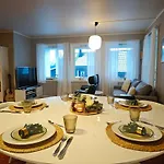 Bright & Spacious By The Sea, Free Parking, 10min To Airport, 12min To Alesund Apartment *