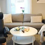 Bright & Spacious By The Sea, Free Parking, 10min To Airport, 12min To Alesund *