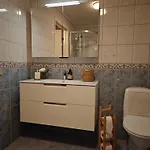 Bright & Spacious By The Sea, Free Parking, 10min To Airport, 12min To Alesund