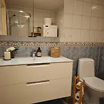 Bright & Spacious By The Sea, Free Parking, 10min To Airport, 12min To Alesund