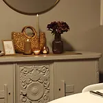 Apartment Bright & Spacious By The Sea, Free Parking, 10min To Airport, 12min To Alesund