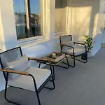 Lägenhet Bright & Spacious By The Sea, Free Parking, 10min To Airport, 12min To Alesund Ytterland