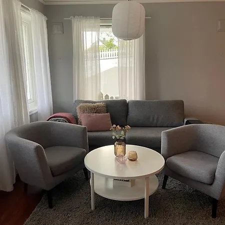 Apartment Centrally Located On Valderoya With Free Baby Bed And Parking 10min To Airport And 12min To Alesund Ytterland