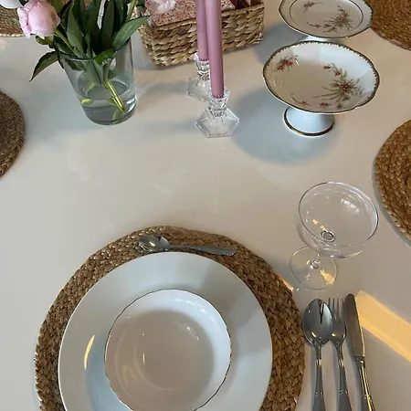 Leilighet Bright & Spacious By The Sea, Free Parking, 10min To Airport, 12min To Alesund *