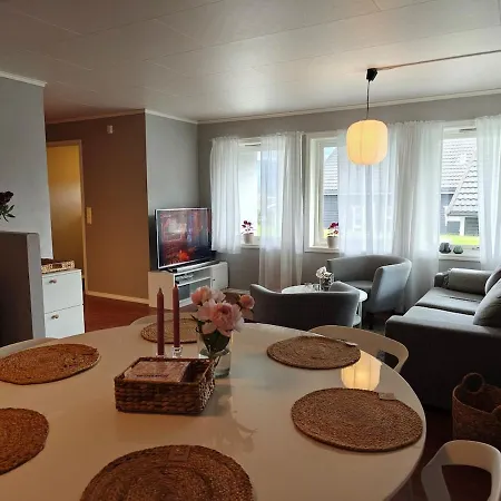 Centrally Located On Valderoya With Free Baby Bed And Parking 10min To Airport And 12min To Alesund