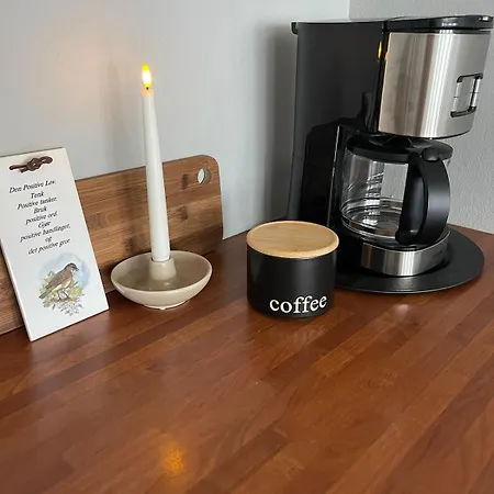 Bright & Spacious By The Sea, Free Parking, 10min To Airport, 12min To Alesund Leilighet Ytterland