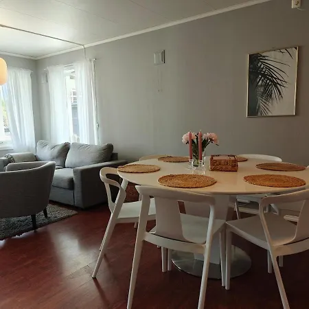 Centrally Located On Valderoya With Free Baby Bed And Parking 10min To Airport And 12min To Alesund *