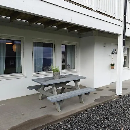 Bright & Spacious By The Sea, Free Parking, 10min To Airport, 12min To Alesund Ytterland
