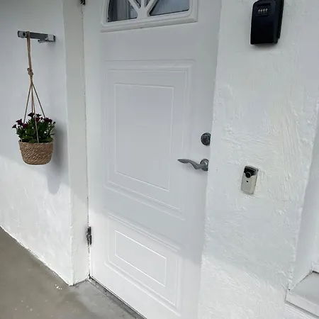 Lejlighed Bright & Spacious By The Sea, Free Parking, 10min To Airport, 12min To Alesund