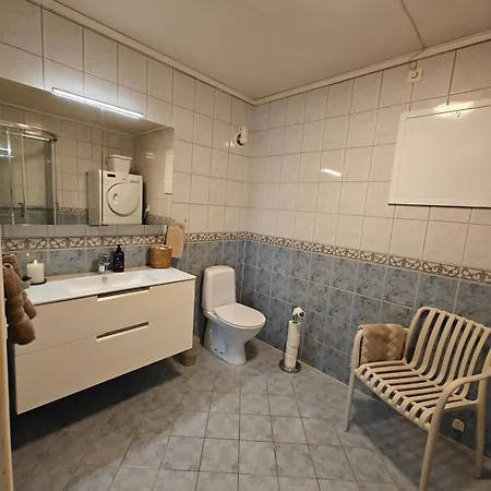 Centrally Located On Valderoya With Free Baby Bed And Parking 10min To Airport And 12min To Alesund