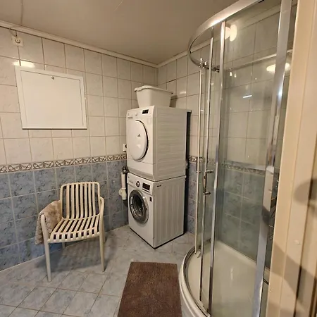 Big Centrally Located On Valderoya With Free Baby Bed And Parking 10min To Airport And 12min To Alesund *