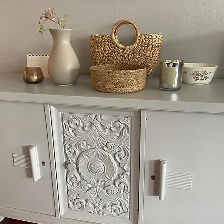 Bright & Spacious By The Sea, Free Parking, 10min To Airport, 12min To Alesund Leilighet