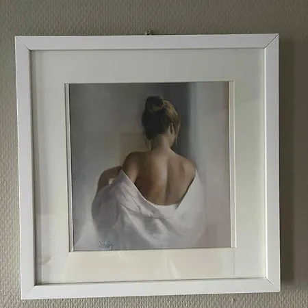 Bright & Spacious By The Sea, Free Parking, 10min To Airport, 12min To Alesund Leilighet Ytterland