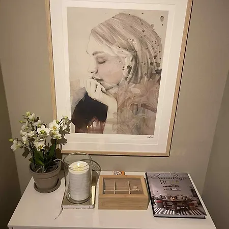 Bright & Spacious By The Sea, Free Parking, 10min To Airport, 12min To Alesund *