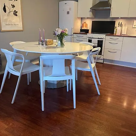 Leilighet Bright & Spacious By The Sea, Free Parking, 10min To Airport, 12min To Alesund Ytterland