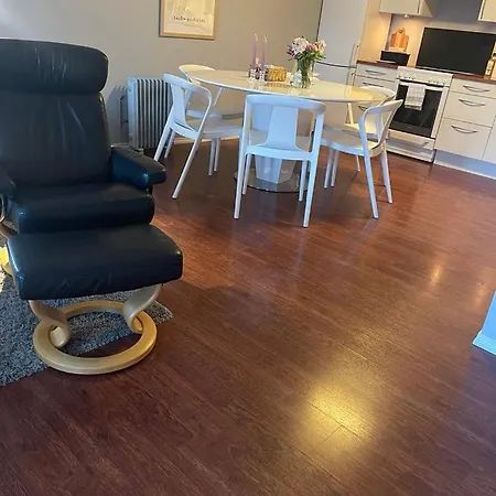 Big Centrally Located On Valderoya With Free Baby Bed And Parking 10min To Airport And 12min To Alesund