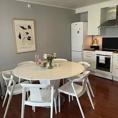 Leilighet Bright & Spacious By The Sea, Free Parking, 10min To Airport, 12min To Alesund Ytterland