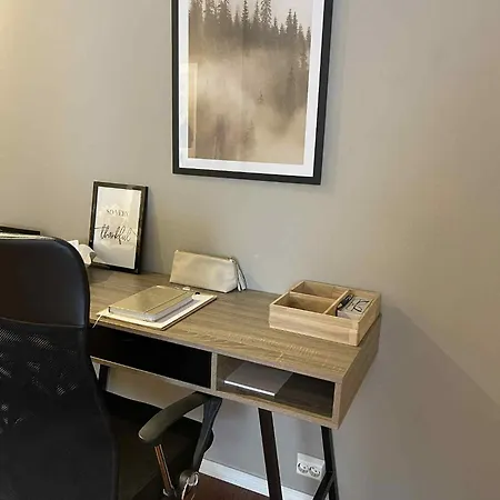 Bright & Spacious By The Sea, Free Parking, 10min To Airport, 12min To Alesund Ytterland