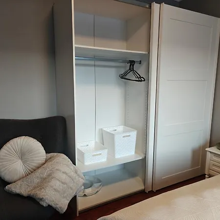 Bright & Spacious By The Sea, Free Parking, 10min To Airport, 12min To Alesund Appartement *