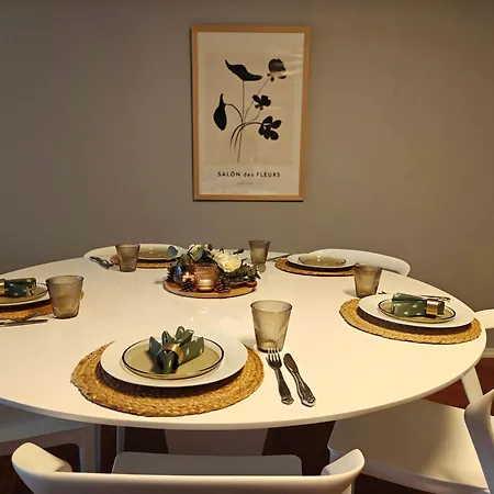 Bright & Spacious By The Sea, Free Parking, 10min To Airport, 12min To Alesund Apartamento Ytterland