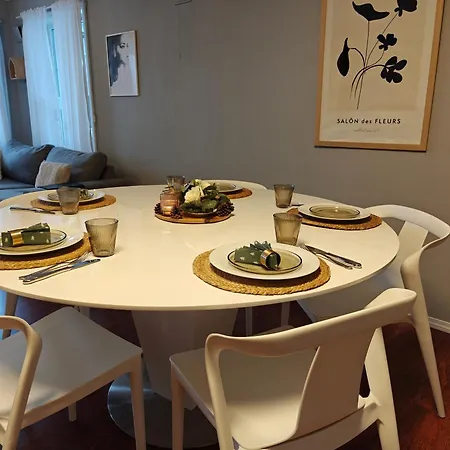 Bright & Spacious By The Sea, Free Parking, 10min To Airport, 12min To Alesund Apartamento