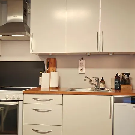 Bright & Spacious By The Sea, Free Parking, 10min To Airport, 12min To Alesund * Ytterland