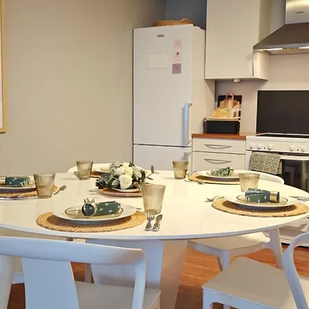 Bright & Spacious By The Sea, Free Parking, 10min To Airport, 12min To Alesund * Ytterland