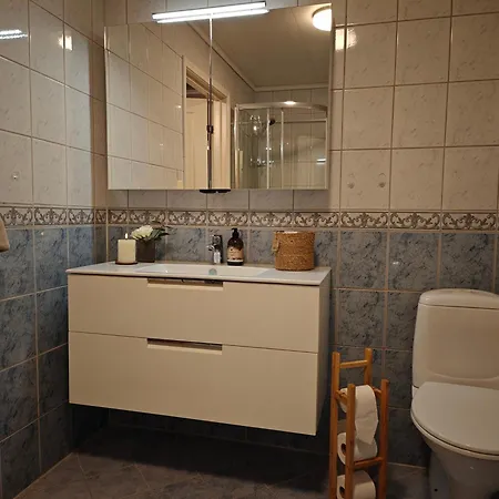 Bright & Spacious By The Sea, Free Parking, 10min To Airport, 12min To Alesund