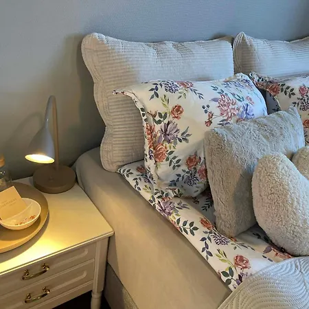 Bright & Spacious By The Sea, Free Parking, 10min To Airport, 12min To Alesund Ytterland