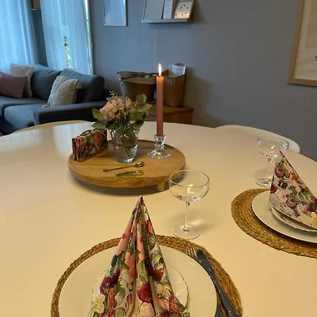 Bright & Spacious By The Sea, Free Parking, 10min To Airport, 12min To Alesund Ytterland