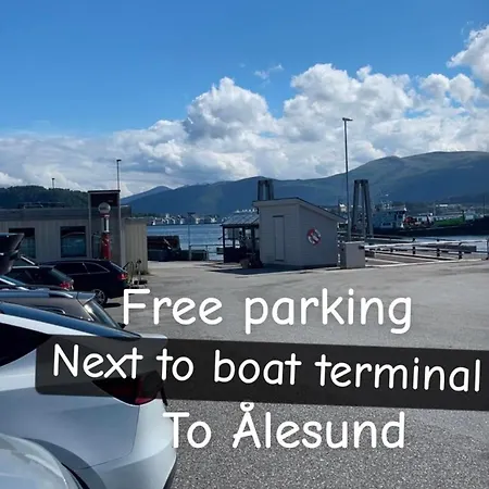 Lejlighed Bright & Spacious By The Sea, Free Parking, 10min To Airport, 12min To Alesund *