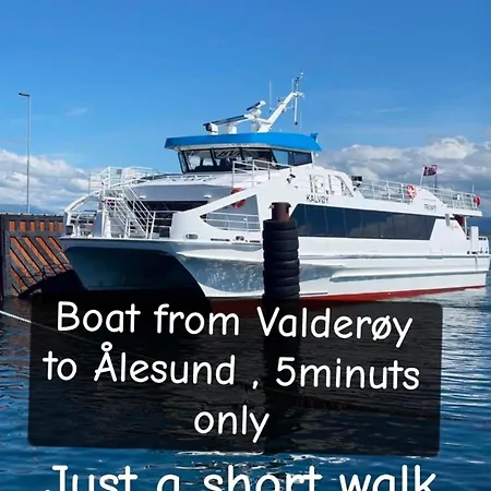 Lejlighed Bright & Spacious By The Sea, Free Parking, 10min To Airport, 12min To Alesund *