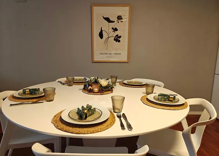 Bright & Spacious By The Sea, Free Parking, 10min To Airport, 12min To Alesund Appartement Ytterland