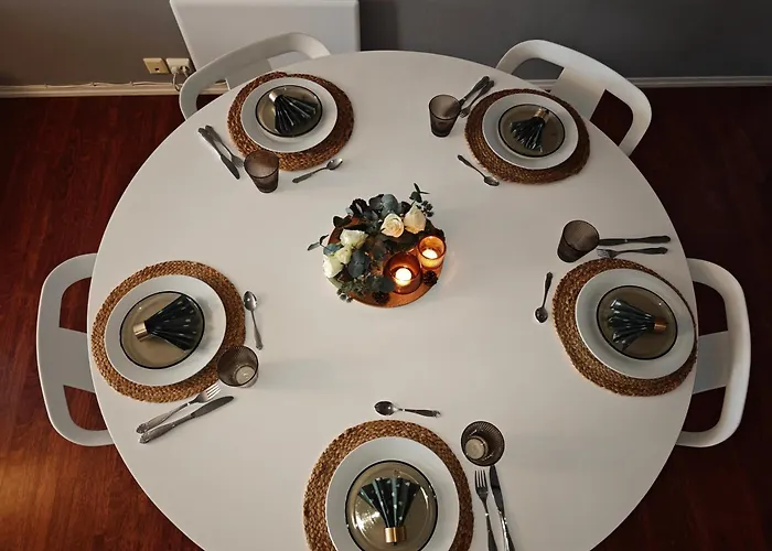 Bright & Spacious By The Sea, Free Parking, 10min To Airport, 12min To Alesund