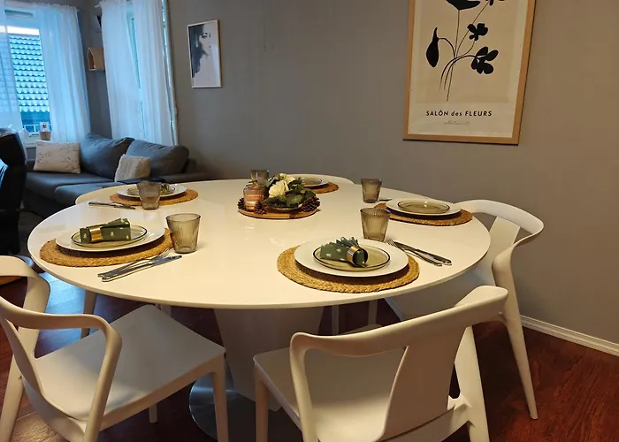 Bright & Spacious By The Sea, Free Parking, 10min To Airport, 12min To Alesund Appartement