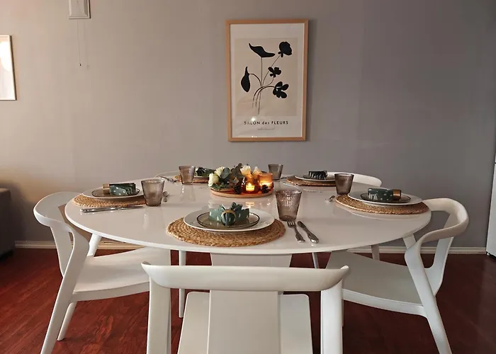 Bright & Spacious By The Sea, Free Parking, 10min To Airport, 12min To Alesund