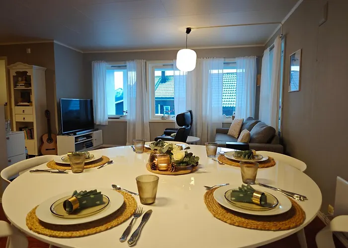 Bright & Spacious By The Sea, Free Parking, 10min To Airport, 12min To Alesund *