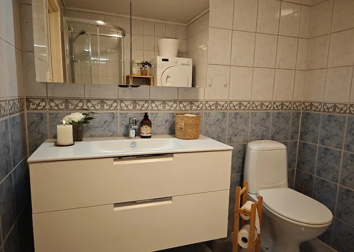 Bright & Spacious By The Sea, Free Parking, 10min To Airport, 12min To Alesund