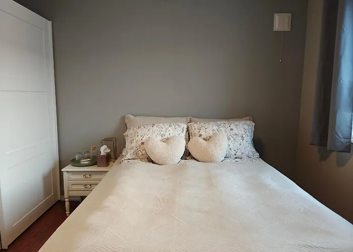 Bright & Spacious By The Sea, Free Parking, 10min To Airport, 12min To Alesund * Ytterland