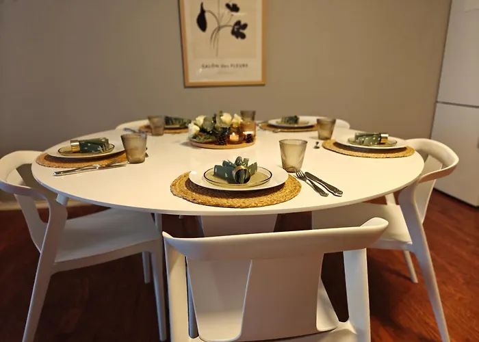 Bright & Spacious By The Sea, Free Parking, 10min To Airport, 12min To Alesund *