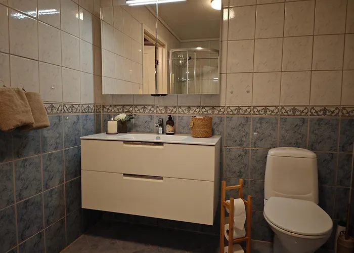 Bright & Spacious By The Sea, Free Parking, 10min To Airport, 12min To Alesund