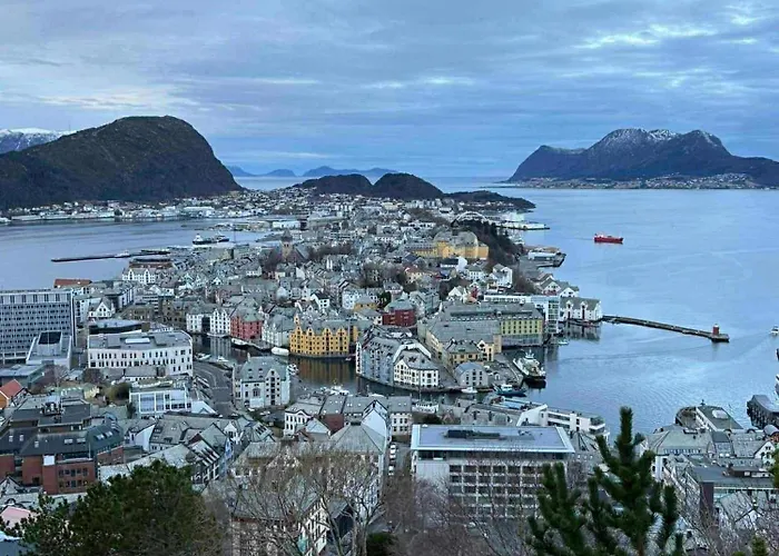 公寓 Bright & Spacious By The Sea, Free Parking, 10min To Airport, 12min To Alesund Ytterland